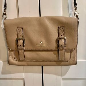 Kate spade New York cross body tan good condition, leather 10x8 nice